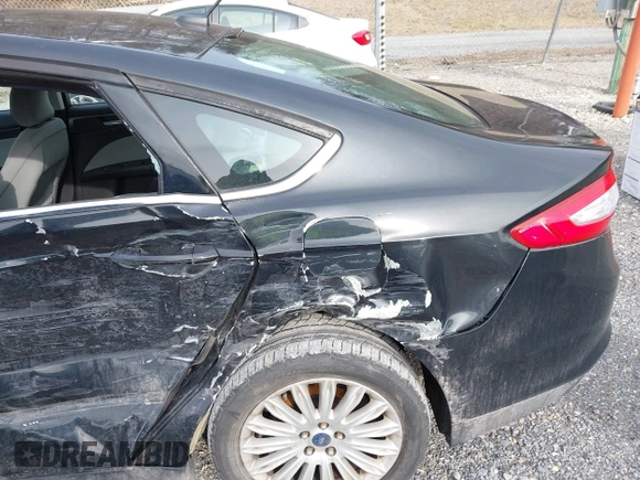 2015 Ford Fusion S Hybrid with VIN 3FA6P0UU8FR283233, listed as a IAAI auction lot 41501282 with 190,809 mi miles. Bid and sale history available at carsss.com. Image 17.