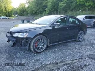 2015 Volkswagen Jetta GLI SE z VIN 3VW5T7AJ3FM230650, wystawiony jako Copart lot #60147505 z przebiegiem 136 786 mil mil oraz Szkoda całkowita • Salvage title. Historia ofert i sprzedaży dostępna na DreamBid. Obrazek 1.
