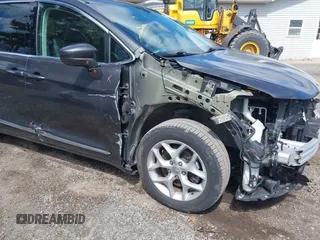 2017 Chrysler Pacifica Touring L with VIN 2C4RC1BG3HR511492, listed as a IAAI auction lot 41922578 with 139,393 mi miles and . Bid and sale history available at DreamBid. Image 18.