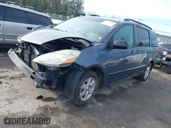 2006 Toyota Sienna CE z VIN 5TDZA23C06S547703, wystawiony jako IAAI lot #41973392 z przebiegiem 235 995 mil mil oraz . Historia ofert i sprzedaży dostępna na DreamBid. Obrazek 2.