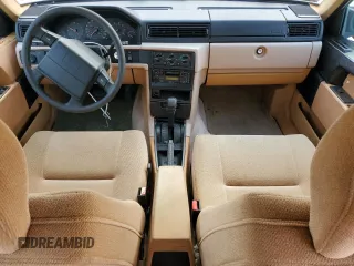 1995 Volvo 900 z VIN YV1JS8318S1193362, wystawiony jako Copart lot #79421424 z przebiegiem 38 881 mil mil oraz Tytuł czysty. Historia ofert i sprzedaży dostępna na DreamBid. Obrazek 8.