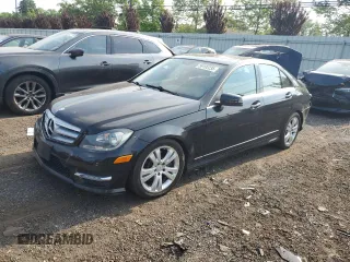 2013 Mercedes-Benz C 300 Sport z VIN WDDGF8AB5DR260851, wystawiony jako Copart lot #59102235 z przebiegiem 120 678 mil mil oraz Szkoda całkowita • Salvage title. Historia ofert i sprzedaży dostępna na DreamBid. Obrazek 1.