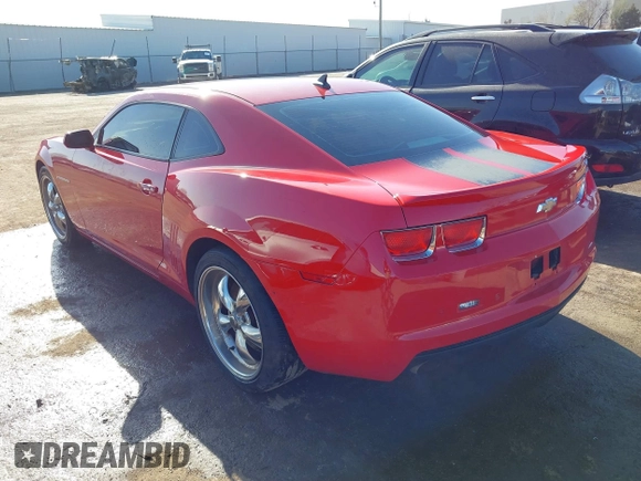 2010 Chevrolet Camaro 2SS z VIN 2G1FK1EJ0A9155885, wystawiony jako IAAI lot #41792691 z przebiegiem 147 389 mil mil oraz . Historia ofert i sprzedaży dostępna na DreamBid. Obrazek 3.
