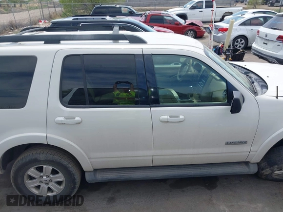2008 Ford Explorer XLT with VIN 1FMEU73E28UA45435, listed as a IAAI auction lot 42014934 with 207,072 mi miles. Bid and sale history available at carsss.com. Image 13.