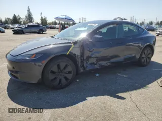 2024 Tesla Model 3 z VIN 5YJ3E1EA0RF728745, wystawiony jako Copart lot #49449295 z przebiegiem 30 784 mil mil oraz Szkoda całkowita • Salvage title. Historia ofert i sprzedaży dostępna na DreamBid. Obrazek 1.
