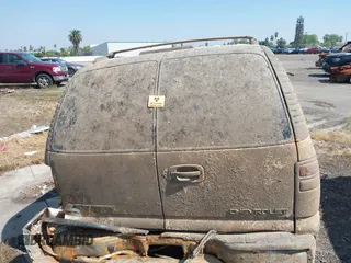 2003 Chevrolet Suburban LT z VIN 3GNEC16Z23G120835, wystawiony jako IAAI lot #41885363 z przebiegiem Nie podano mil oraz . Historia ofert i sprzedaży dostępna na DreamBid. Obrazek 15.