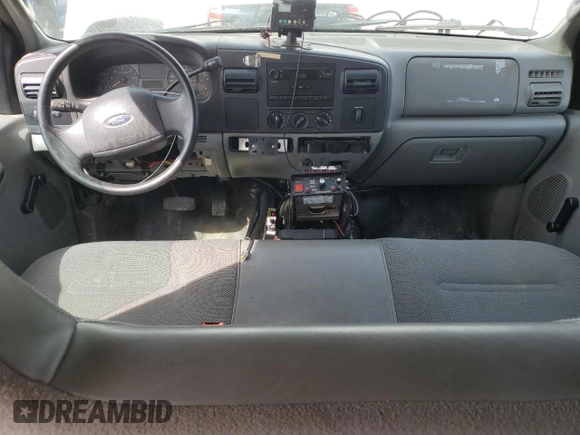 2006 Ford F-250 XL z VIN 1FTSW21536EB81894, wystawiony jako Copart lot #45573005 z przebiegiem 65 722 mil mil oraz Szkoda całkowita • Salvage title. Historia ofert i sprzedaży dostępna na DreamBid. Obrazek 8.