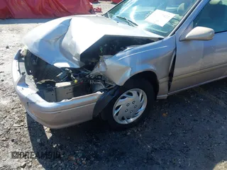 2001 Toyota Camry CE z VIN 4T1BG22K01U053432, wystawiony jako IAAI lot #42257822 z przebiegiem 128 610 mil mil oraz . Historia ofert i sprzedaży dostępna na DreamBid. Obrazek 17.