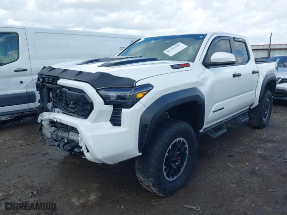 2024 Toyota Tacoma 4WD SR5 with VIN 3TYLB5JN8RT041814, listed as a IAAI auction lot 41714709 with 2,818 mi miles. Bid and sale history available at carsss.com. Image 17.