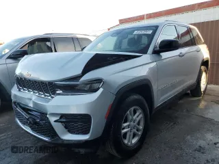 2023 Jeep Grand Cherokee Laredo z VIN 1C4RJHAG7PC644151, wystawiony jako Copart lot #58538435 z przebiegiem 53 716 mil mil oraz Szkody całkowita. Historia ofert i sprzedaży dostępna na DreamBid. Obrazek 1.