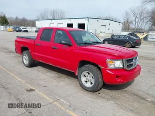 2008 Dodge Dakota SLT z VIN 1D7HW48K88S594342, wystawiony jako IAAI lot #41819673 z przebiegiem 116 134 mil mil oraz . Historia ofert i sprzedaży dostępna na DreamBid. Obrazek 1.
