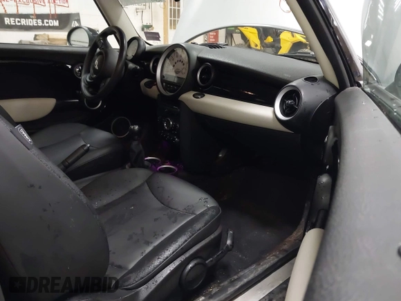 2013 MINI Hardtop with VIN WMWSU3C51DT374317, listed as a IAAI auction lot 41447518 with 142,943 mi miles and . Bid and sale history available at DreamBid. Image 5.