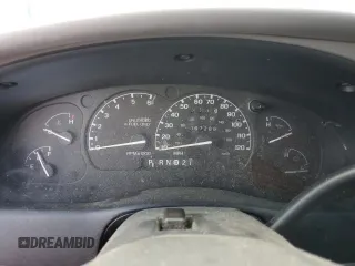 1996 Ford Explorer XLT z VIN 1FMDU32P0TZA75326, wystawiony jako Copart lot #43005845 z przebiegiem 67 286 mil mil oraz Szkody całkowita. Historia ofert i sprzedaży dostępna na DreamBid. Obrazek 9.