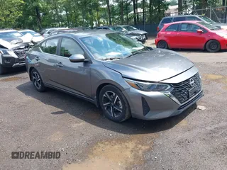 2024 Nissan Sentra SV z VIN 3N1AB8CV2RY211727, wystawiony jako IAAI lot #42744888 z przebiegiem 19 460 mil mil oraz . Historia ofert i sprzedaży dostępna na DreamBid. Obrazek 1.