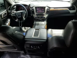 2015 GMC Yukon Denali z VIN 1GKS2CKJ9FR609462, wystawiony jako Copart lot #56685575 z przebiegiem 125 679 mil mil oraz Szkoda całkowita • Salvage title. Historia ofert i sprzedaży dostępna na DreamBid. Obrazek 8.