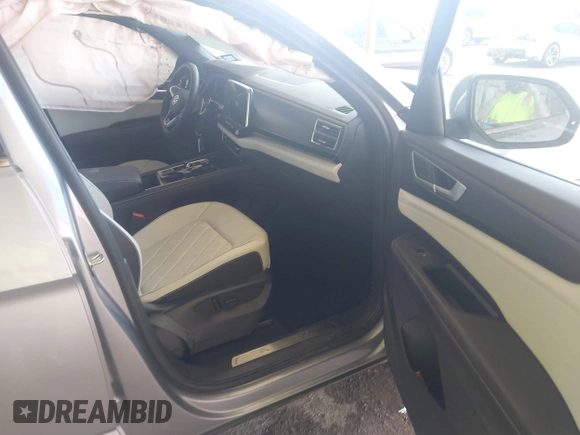 2024 Volkswagen Atlas SEL Premium R-Line z VIN 1V2FE2CA3RC242710, wystawiony jako IAAI lot #42021488 z przebiegiem 20 048 mil mil oraz . Historia ofert i sprzedaży dostępna na DreamBid. Obrazek 5.
