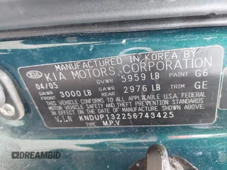 2005 Kia Sedona LX with VIN KNDUP132256743425, listed as a IAAI auction lot 42183166 with 133,719 mi miles. Bid and sale history available at carsss.com. Image 9.