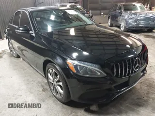 2017 Mercedes-Benz C 300 z VIN 55SWF4KBXHU195387, wystawiony jako IAAI lot #41454834 z przebiegiem 140 436 mil mil oraz . Historia ofert i sprzedaży dostępna na DreamBid. Obrazek 1.