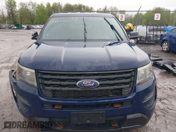 2017 Ford Police Interceptor Utility z VIN 1FM5K8AT8HGC25644, wystawiony jako IAAI lot #42223936 z przebiegiem 199 948 mil mil oraz . Historia ofert i sprzedaży dostępna na DreamBid. Obrazek 13.