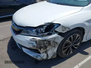 2017 Honda Accord EX-L z VIN 1HGCT2B86HA003754, wystawiony jako IAAI lot #42179062 z przebiegiem 33 689 mil mil oraz . Historia ofert i sprzedaży dostępna na DreamBid. Obrazek 6.