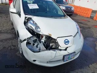 2015 Nissan LEAF SV with VIN 1N4AZ0CPXFC302167, listed as a IAAI auction lot 41636233 with 89,516 mi miles. Bid and sale history available at carsss.com. Image 10.