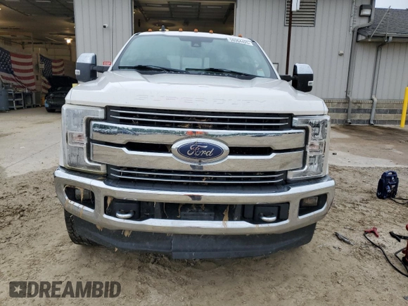 2019 Ford F-350 XL with VIN 1FT8W3BT4KEG86558, listed as a Copart auction lot 59364425 with 152,253 mi miles and Salvage title. Bid and sale history available at DreamBid. Image 5.