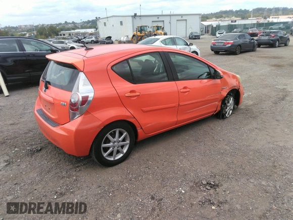 2013 Toyota Prius One z VIN JTDKDTB34D1033086, wystawiony jako IAAI lot #40364357 z przebiegiem 96 948 mil mil oraz . Historia ofert i sprzedaży dostępna na DreamBid. Obrazek 4.