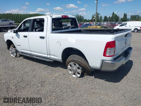 2024 Ram 2500 Big Horn z VIN 3C6UR5DL5RG303820, wystawiony jako IAAI lot #42615583 z przebiegiem 14 564 mil mil oraz . Historia ofert i sprzedaży dostępna na DreamBid. Obrazek 3.