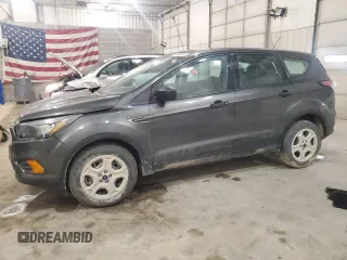 2018 Ford Escape S z VIN 1FMCU0F7XJUB24904, wystawiony jako Copart lot #53399335 z przebiegiem 149 413 mil mil oraz Szkoda całkowita • Salvage title. Historia ofert i sprzedaży dostępna na DreamBid. Obrazek 1.