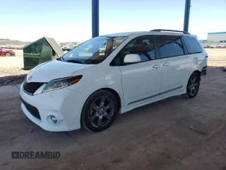 2017 Toyota Sienna SE z VIN 5TDXZ3DC4HS830936, wystawiony jako Copart lot #62111205 z przebiegiem 154 665 mil mil oraz Szkoda całkowita • Salvage title. Historia ofert i sprzedaży dostępna na DreamBid. Obrazek 1.