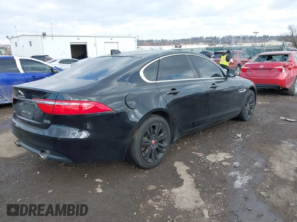 2017 Jaguar XF 35t Premium with VIN SAJBJ4BV4HCY35231, listed as a IAAI auction lot 41422811 with 92,484 mi miles. Bid and sale history available at carsss.com. Image 4.