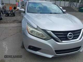 2017 Nissan Altima S z VIN 1N4AL3AP4HC288839, wystawiony jako IAAI lot #42162440 z przebiegiem 222 000 mil mil oraz . Historia ofert i sprzedaży dostępna na DreamBid. Obrazek 18.