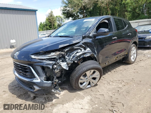 2024 Buick Encore GX Preferred z VIN KL4AMCSL2RB048368, wystawiony jako Copart lot #56552095 z przebiegiem Nie podano mil oraz Szkoda całkowita • Salvage title. Historia ofert i sprzedaży dostępna na DreamBid. Obrazek 1.