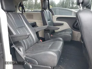2014 Chrysler Town & Country Touring with VIN 2C4RC1BG0ER211050, listed as a IAAI auction lot 42086523 with 131,434 mi miles. Bid and sale history available at carsss.com. Image 8.