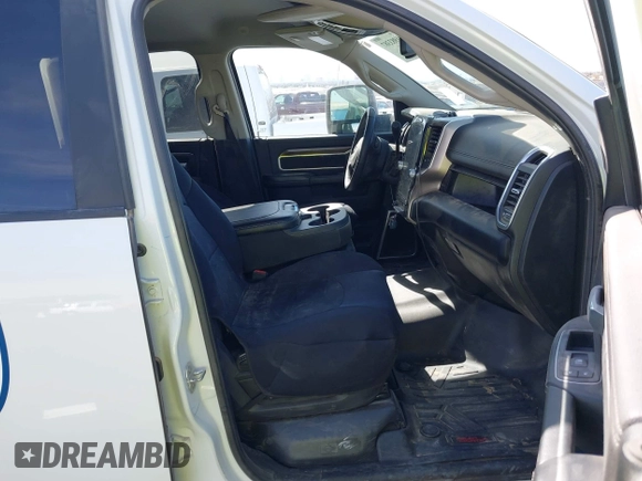 2024 Ram 2500 Laramie z VIN 3C6UR5FL7RG276925, wystawiony jako IAAI lot #41983387 z przebiegiem 29 458 mil mil oraz . Historia ofert i sprzedaży dostępna na DreamBid. Obrazek 5.