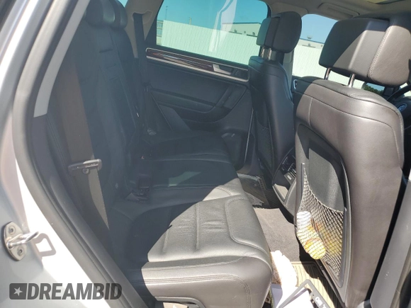 2014 Volkswagen Touareg Lux with VIN WVGEF9BP1ED012267, listed as a Copart auction lot 58924055 with 81,009 mi miles and Salvage title. Bid and sale history available at DreamBid. Image 11.