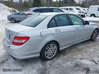 2009 Mercedes-Benz C-Class 3.0L Sport with VIN WDDGF81X29R071397, listed as a IAAI auction lot 41646304 with 226,077 mi miles. Bid and sale history available at carsss.com. Image 4.