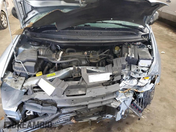 2005 Chrysler Town & Country Touring with VIN 2C4GP54L15R400125, listed as a Copart auction lot 46932135 with 94,034 mi miles and Non Repairable. Bid and sale history available at carsss.com. Image 13.