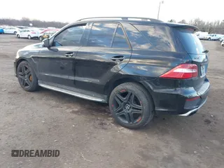 2014 Mercedes-Benz M 63 AMG z VIN 4JGDA7EBXEA306024, wystawiony jako IAAI lot #41452811 z przebiegiem 98 510 mil mil oraz . Historia ofert i sprzedaży dostępna na DreamBid. Obrazek 3.