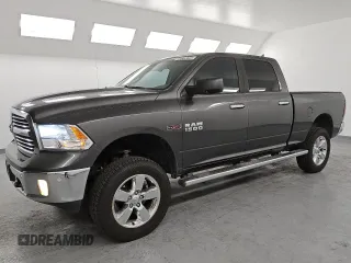 2015 Ram 1500 Lone Star z VIN 1C6RR7TM5FS664917, wystawiony jako Copart lot #82019244 z przebiegiem 117 489 mil mil oraz Czysty tytuł • Clean title. Historia ofert i sprzedaży dostępna na DreamBid. Obrazek 1.