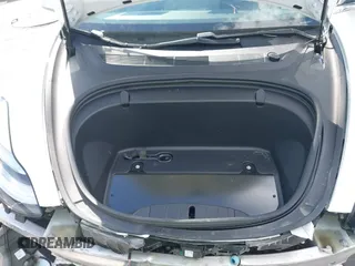 2018 Tesla Model 3 Long Range Battery z VIN 5YJ3E1EA8JF162130, wystawiony jako IAAI lot #41933015 z przebiegiem 50 081 mil mil oraz . Historia ofert i sprzedaży dostępna na DreamBid. Obrazek 10.