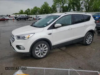 2018 Ford Escape Titanium z VIN 1FMCU9J94JUB49827, wystawiony jako Copart lot #55697385 z przebiegiem 98 682 mil mil oraz Szkoda całkowita • Salvage title. Historia ofert i sprzedaży dostępna na DreamBid. Obrazek 1.