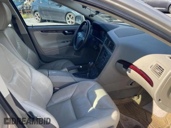 2004 Volvo S60 with VIN YV1RH59H042394920, listed as a Copart auction lot 76278134 with 130,501 mi miles and Clean Title. Bid and sale history available at carsss.com. Image 5.