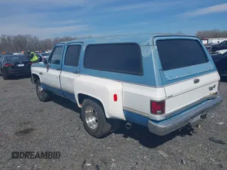 1987 GMC Suburban z VIN 1GKGR26NXHF533845, wystawiony jako IAAI lot #41845360 z przebiegiem 63 903 mil mil oraz . Historia ofert i sprzedaży dostępna na DreamBid. Obrazek 3.