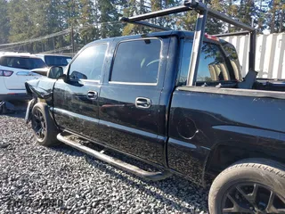 2006 Chevrolet Silverado 1500 LT1 with VIN 2GCEK13T061106215, listed as a IAAI auction lot 41434766 with 154,862 mi miles. Bid and sale history available at carsss.com. Image 14.