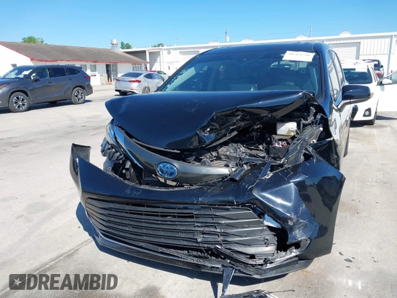 2022 Toyota Sienna XLE with VIN 5TDYRKEC2NS125318, listed as a IAAI auction lot 41764720 with 125,276 mi miles. Bid and sale history available at carsss.com. Image 12.