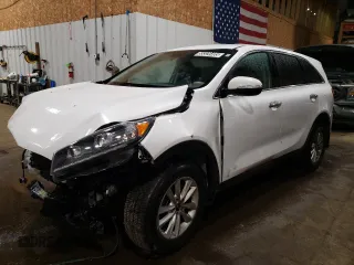 2020 Kia Sorento LX z VIN 5XYPG4A33LG683692, wystawiony jako Copart lot #55326405 z przebiegiem 44 703 mil mil oraz Czysty tytuł • Clean title. Historia ofert i sprzedaży dostępna na DreamBid. Obrazek 1.
