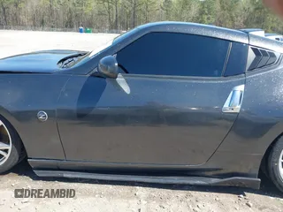 2009 Nissan 370Z z VIN JN1AZ44E19M405896, wystawiony jako IAAI lot #41889553 z przebiegiem 202 388 mil mil oraz . Historia ofert i sprzedaży dostępna na DreamBid. Obrazek 15.