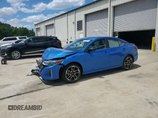 2024 Nissan Sentra SR z VIN 3N1AB8DV0RY281063, wystawiony jako Copart lot #54754635 z przebiegiem 6 858 mil mil oraz Szkoda całkowita • Salvage title. Historia ofert i sprzedaży dostępna na DreamBid. Obrazek 1.
