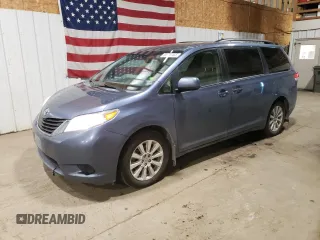 2014 Toyota Sienna LE z VIN 5TDJK3DC0ES082546, wystawiony jako Copart lot #65852465 z przebiegiem 173 653 mil mil oraz Czysty tytuł • Clean title. Historia ofert i sprzedaży dostępna na DreamBid. Obrazek 1.